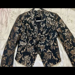 Bebe vest size 2 pre-owned without tag, excellent condition Black/ gold blazer